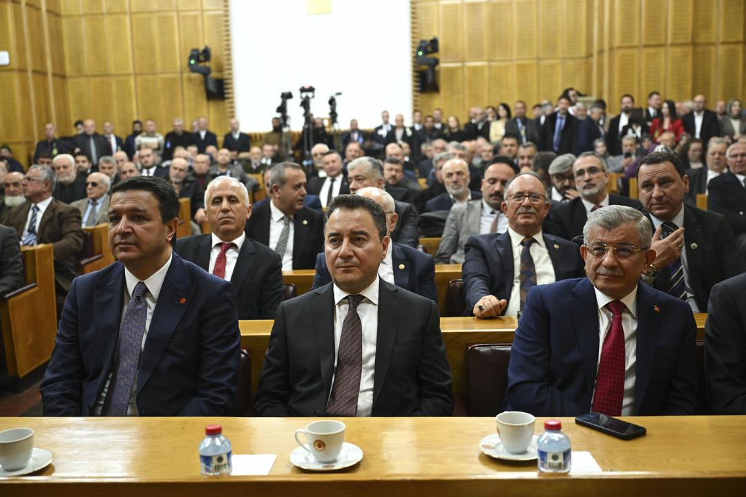 6 lı masa sil baştan: Ahmet Davutoğlu yeni ittifakın fitilini ateşledi 3