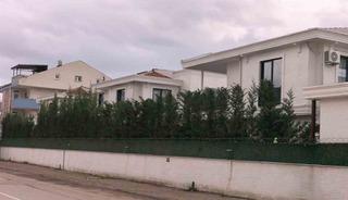 Cam silerken 4 metreden d&uuml;şt&uuml;