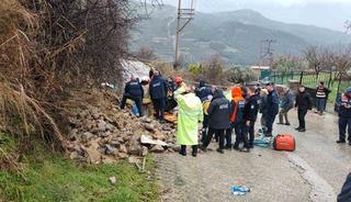 Manisa&rsquo;da aşırı yağmurlardan istinat duvarı &ccedil;&ouml;kt&uuml;