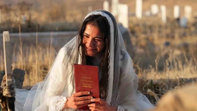 Tanıtımları ses getirmişti Sevdiğim Sensin sonunda başladı! Sevdiğim Sensin 1. bölüm izle