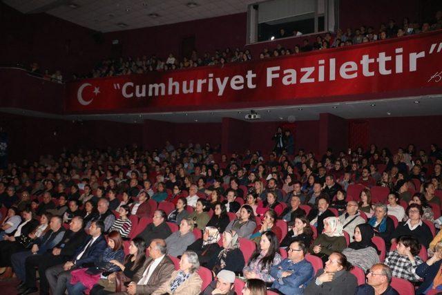 Aydın’da Dünya Tiyatro Günü kutlandı