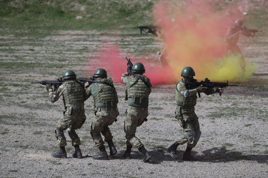 Komandoların zorlu eğitimi! 