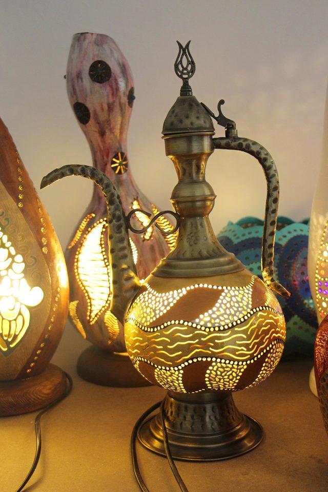 Su kabağı ile s&uuml;s eşyaları yapıyor 4