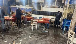 Kıraathanede bı&ccedil;aklı saldırıya uğrayan amca ve yeğeni yaralandı