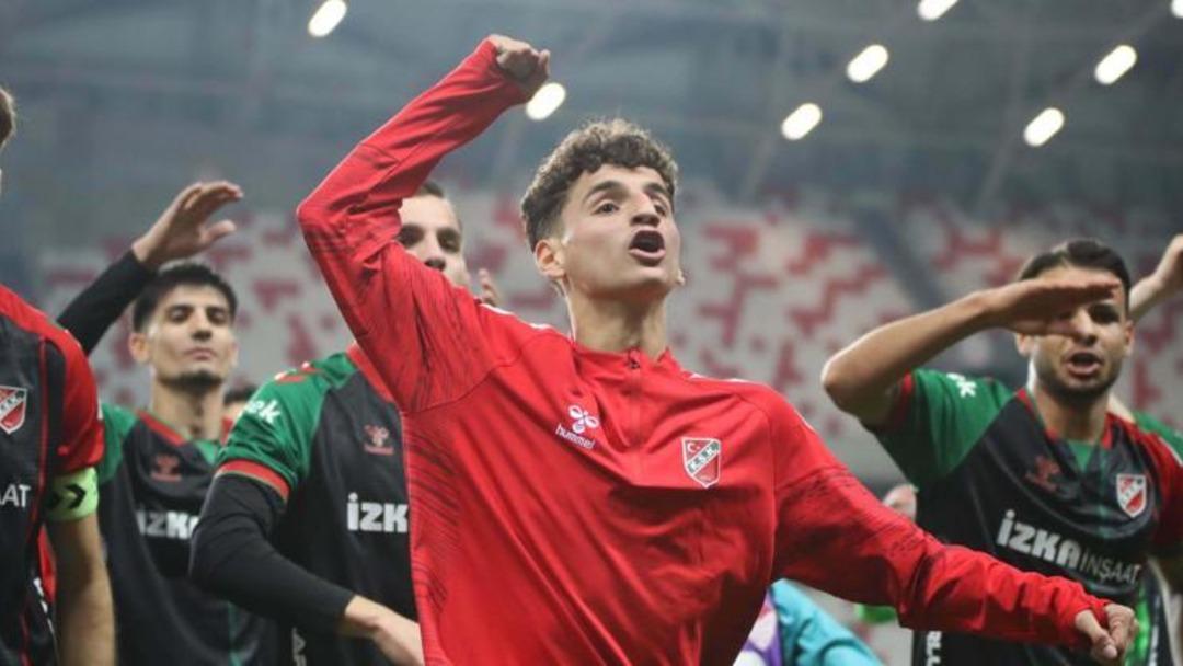 Milli Takım&rsquo;ın parlayan yıldızı Fenerbah&ccedil;e yolunda! İşte anlaşmanın t&uuml;m maddeleri... 2