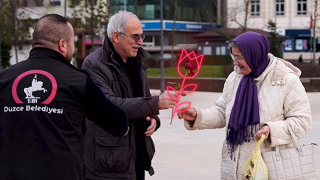 D&uuml;zce Belediyesi nden 14 Şubat &ouml;ncesi anlamlı etkinlik: "Sevgi varsa; hayat da g&uuml;zel, şehir de..." 11