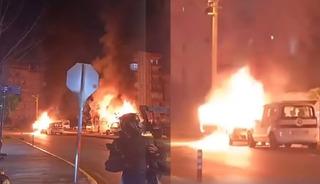 Tartıştığı kız arkadaşı ile annesinin ara&ccedil;larını kundakladı