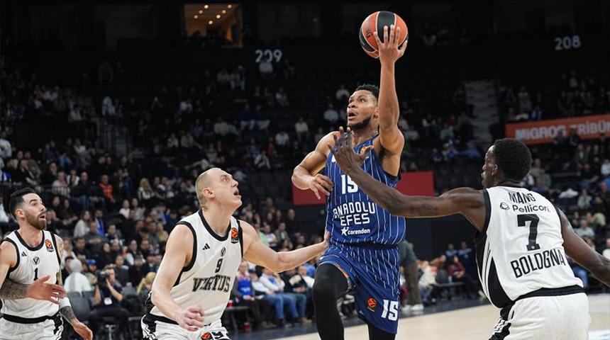 Euroleague'de Anadolu Efes Bologna'yı farklı ge&ccedil;ti!