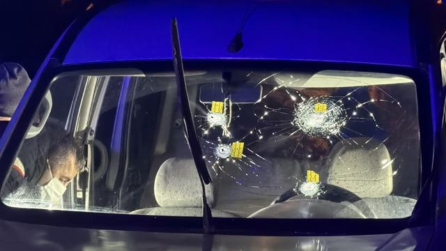 Alanya da hafif ticari araca d&uuml;zenlenen silahlı saldırıda 1 kişi &ouml;ld&uuml; 4