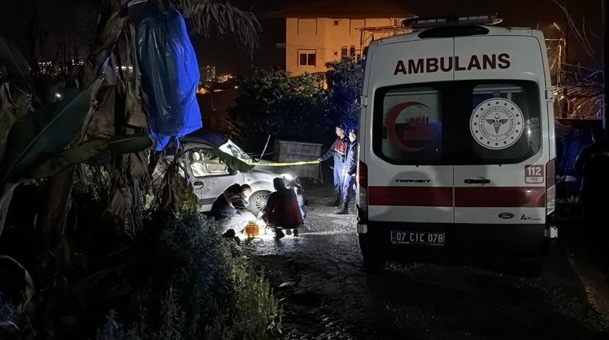 Alanya'da hafif ticari araca d&uuml;zenlenen silahlı saldırıda 1 kişi &ouml;ld&uuml;