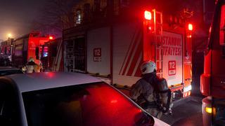 Kağıthane'de iş hanında çıkan yangında mahsur kalan 11 kişi kurtarıldı