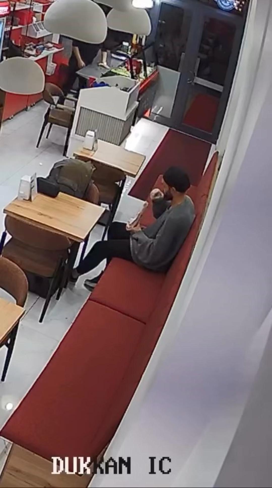 Sakalından kopardığı kılları &ccedil;iğk&ouml;fte d&uuml;r&uuml;m&uuml;n&uuml;n i&ccedil;ine koydu... Elazığ da iğren&ccedil; olay 2