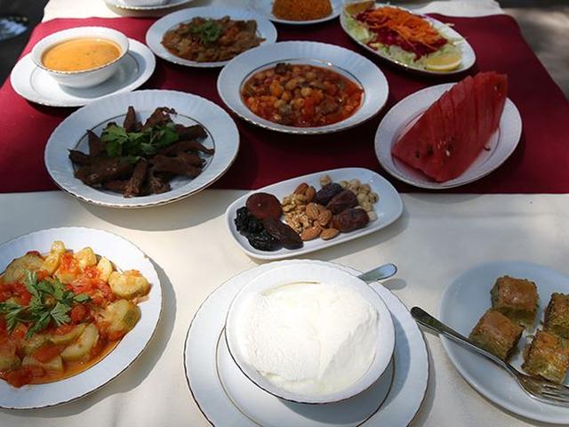 İBB'den iftar men&uuml; fiyatlarına zam! Artış oranı y&uuml;zde 27'yi aştı