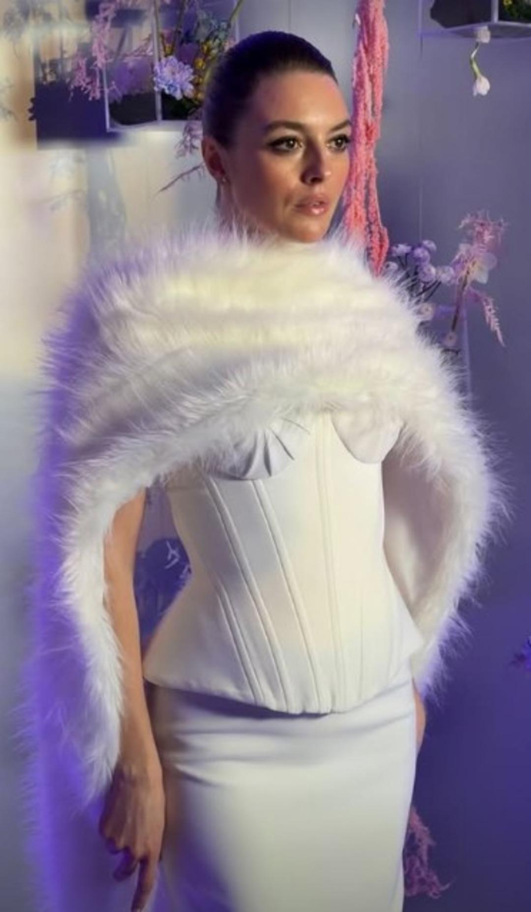 Melis Sezen &ouml;zel gece i&ccedil;in hazırlandı! İddialı tarzı tam not aldı 3