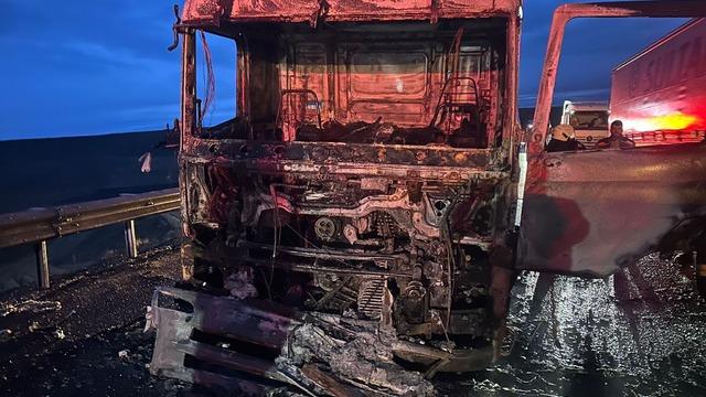 Çekici yanarak kullanılamaz hale geldi