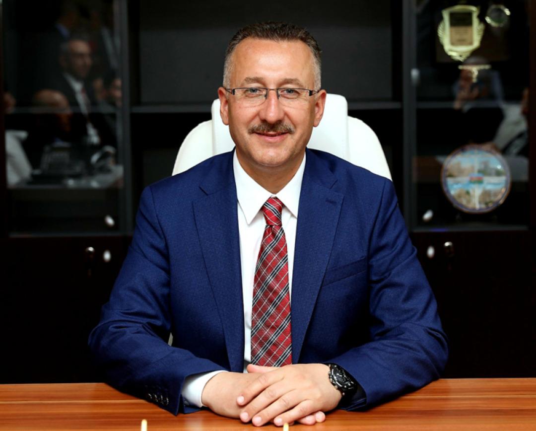 "Yasak aşk" dilek&ccedil;esi Meclis te: Adapazarı Belediye Başkanı Mutlu Işıksu ya 20 milyonluk dava! 2