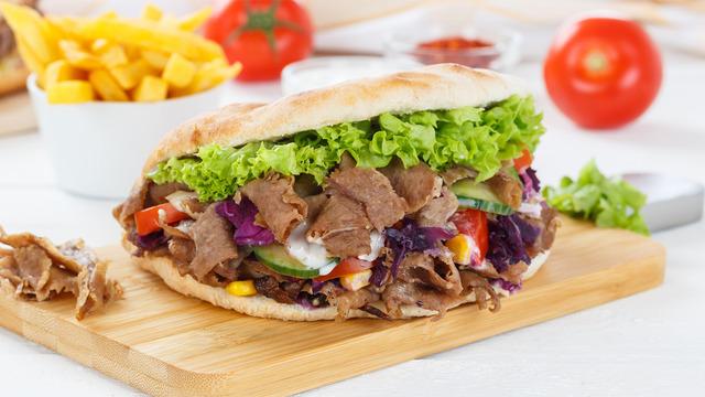 Alman beslenme uzmanı açıkladı: Döner en sağlıklı öğle yemeğiymiş!