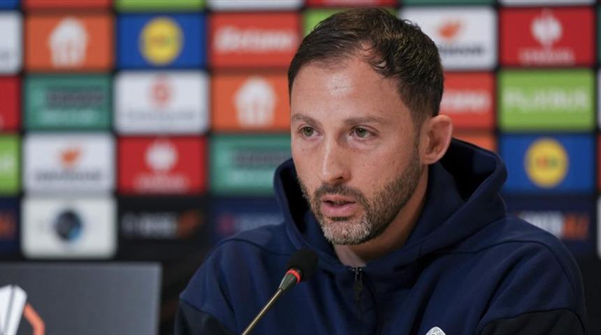 Fenerbah&ccedil;e'de ayrılık! Y&ouml;netime bile bildirdi: 'Teklif gelirse kabul edin'