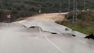 Antalya'da heyelan nedeniyle trafiğe kapatılan Adrasan-Belen yolu açıldı