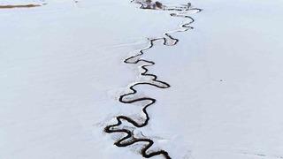 Kar altındaki menderesler güzel manzaralar oluşturuyor