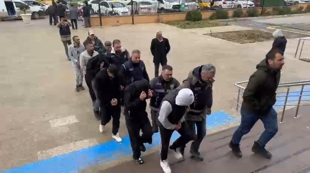 VIP bagajında T&uuml;rkiye den ka&ccedil;ış! Casperlar ın y&ouml;neticisi  Emmi  b&ouml;yle firar etmiş 1