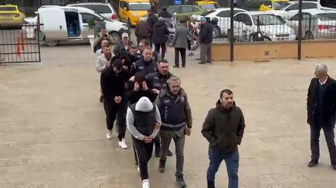 VIP bagajında T&uuml;rkiye den ka&ccedil;ış! Casperlar ın y&ouml;neticisi  Emmi  b&ouml;yle firar etmiş 3