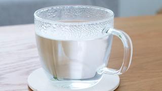 Son dakika: Her sabah şifa niyetine i&ccedil;iliyor! Sıcak su i&ccedil;mek v&uuml;cudunuzda bakın neleri değiştiriyor