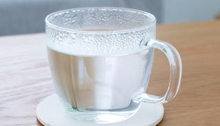 Her sabah şifa niyetine i&ccedil;iliyor! Sıcak su i&ccedil;mek v&uuml;cudunuzda bakın neleri değiştiriyor