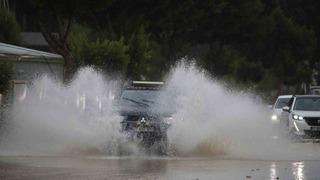 Antalya’da şiddetli yağış hayatı olumsuz etkiledi