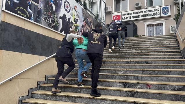 İstanbul merkezli 7 ilde su&ccedil; &ouml;rg&uuml;tlerine y&ouml;nelik operasyonlarda 40 ş&uuml;pheli yakalandı 1