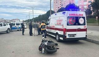 Motosikletle otomobil &ccedil;arpıştı: 2 yaralı