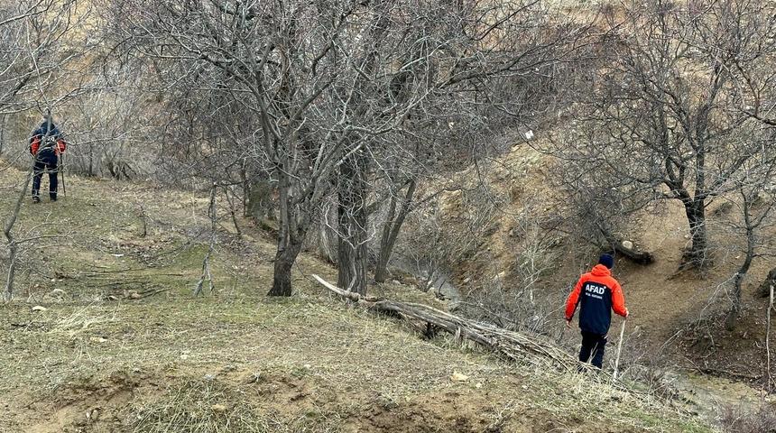Elazığ'da kaybolan 74 yaşındaki kişiyi arama &ccedil;alışmaları s&uuml;r&uuml;yor