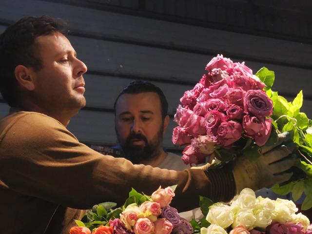 Sevgililer G&uuml;n&uuml; &ouml;ncesi &ccedil;i&ccedil;ek sekt&ouml;r&uuml;nde hareketlilik! "Tatlı bir telaş var"