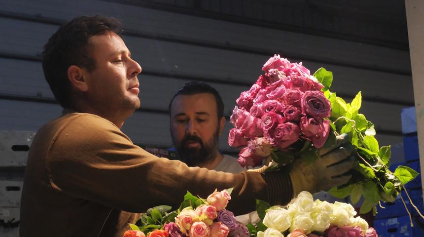 Sevgililer G&uuml;n&uuml; &ouml;ncesi &ccedil;i&ccedil;ek sekt&ouml;r&uuml;nde hareketlilik! "Tatlı bir telaş var"