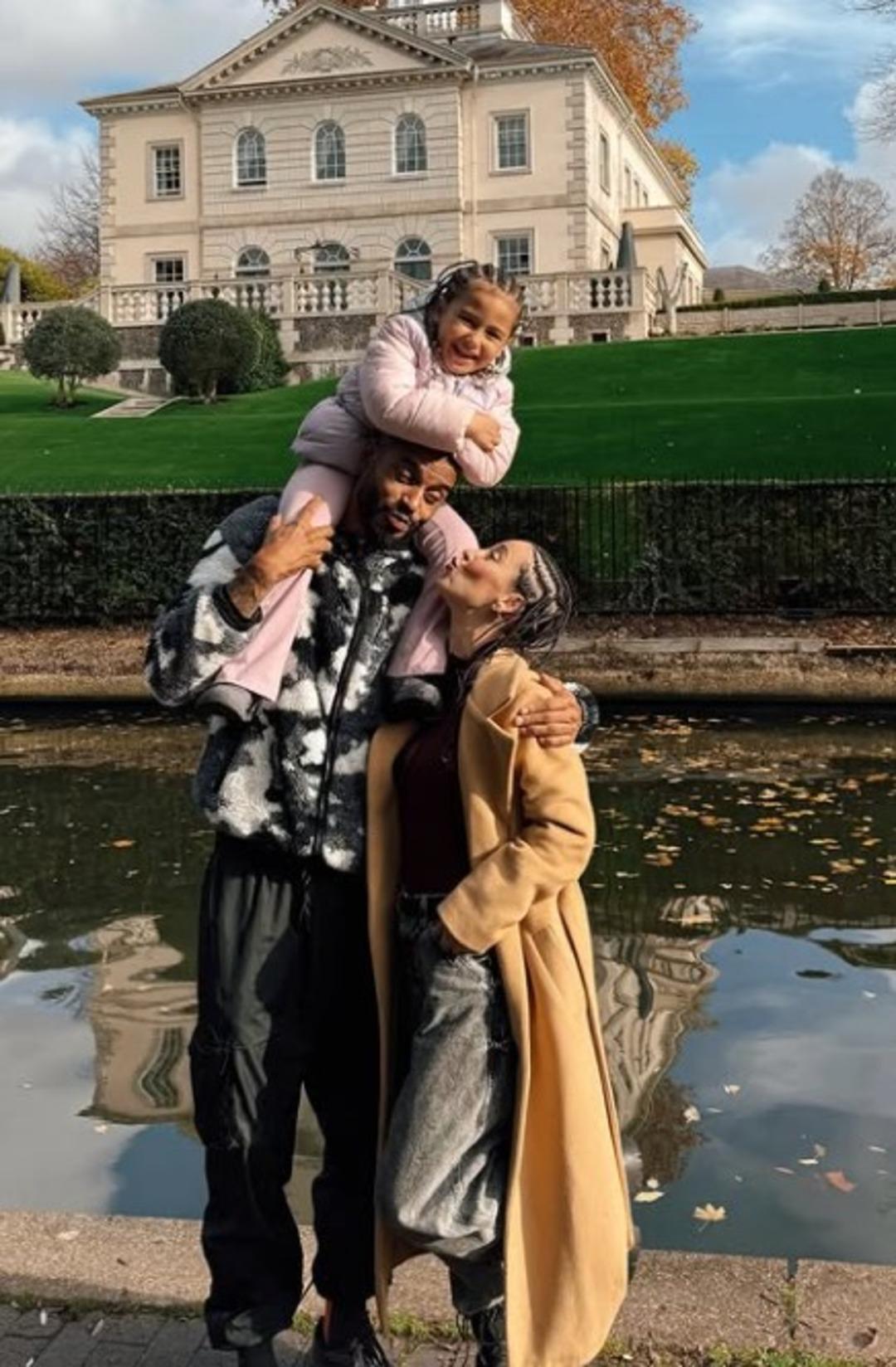 Survivor&rsquo;da yasak aşk iddialarıyla g&uuml;ndeme gelmişti! Efecan Dianzenza ve Duygu &Ccedil;avdar yeniden bir arada 3