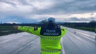 Çanakkale'de jandarmadan sürücülere ve yolculara denetim