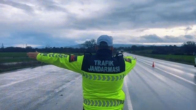 Çanakkale'de jandarmadan sürücülere ve yolculara denetim