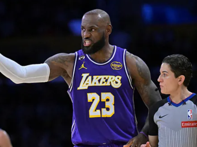 LeBron James'in bir kez daha NBA tarihine ge&ccedil;ti!