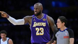 NBA'de LeBron James'in triple double yaptığı maçta Lakers, Mavericks'i yendi