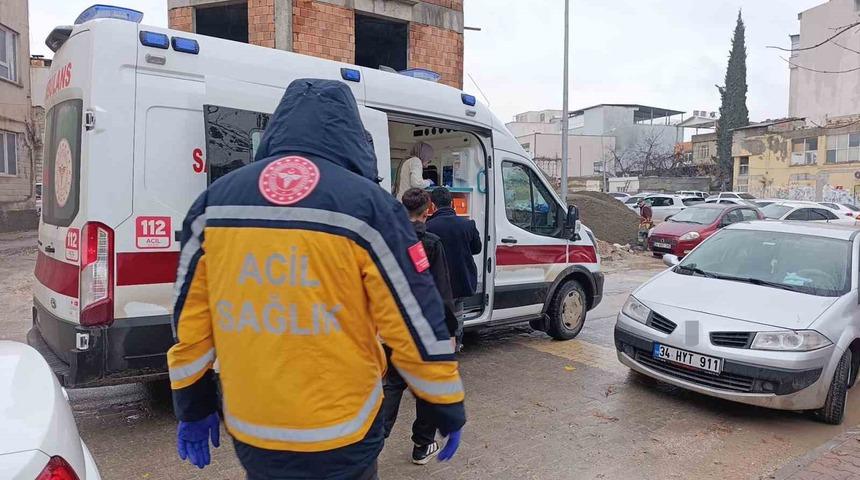 Kavgada bacağından bı&ccedil;aklanarak yaralandı