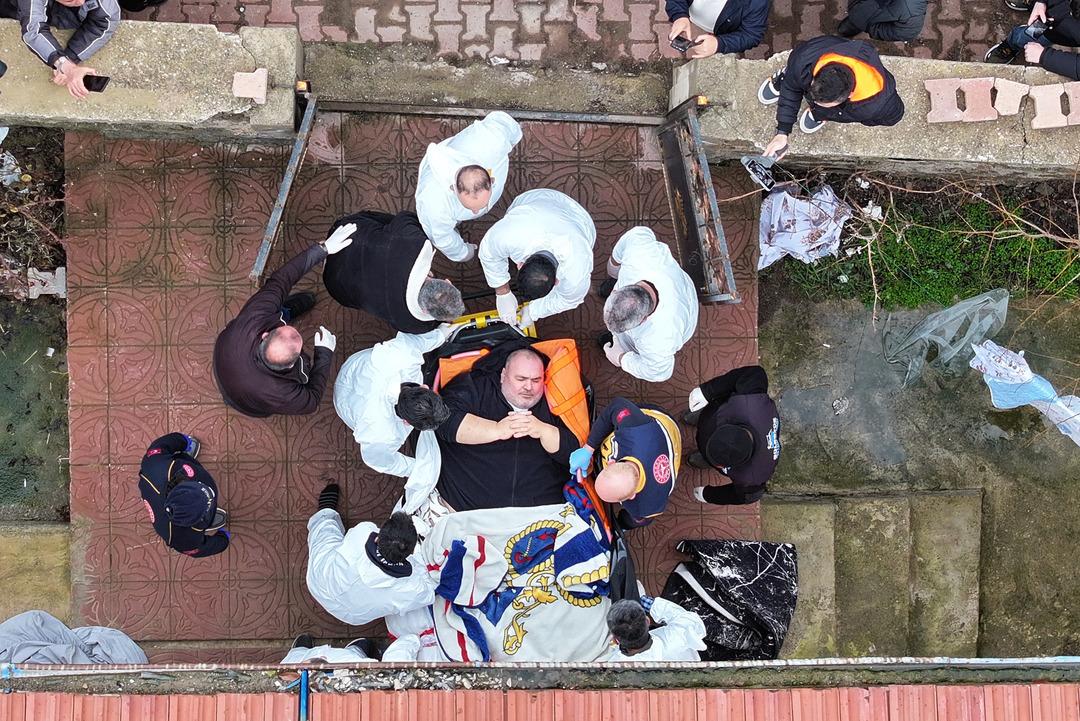 300 kiloya ulaşan fil hastası sevk edildi: Kapılar kırıldı, &ouml;zel ekiple Ankara ya g&ouml;nderildi 5