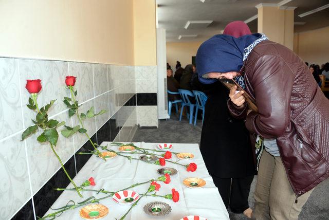 Gül'ü 6 aylık beğeğini tabutun üzerine koyarak son yolculuğuna uğurladılar