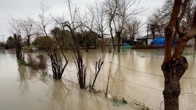 Osmaniye de sağanak nedeniyle bazı evleri ve tarım arazilerini su bastı 7