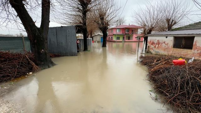 Osmaniye de sağanak nedeniyle bazı evleri ve tarım arazilerini su bastı 5