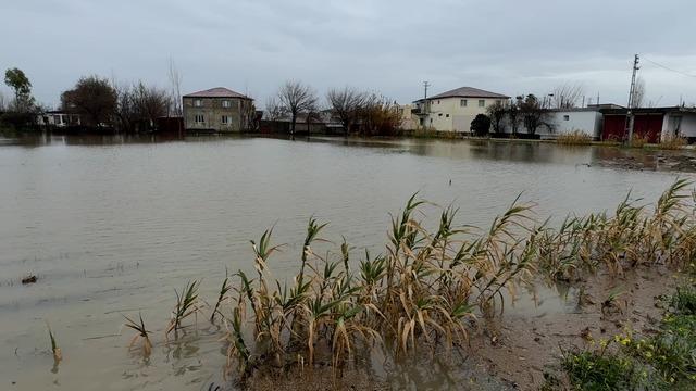 Osmaniye de sağanak nedeniyle bazı evleri ve tarım arazilerini su bastı 3