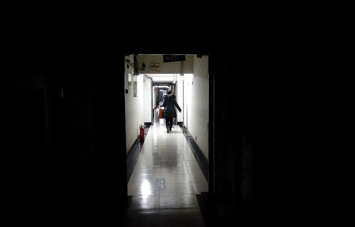 1 milyon kişi yer altında  G2