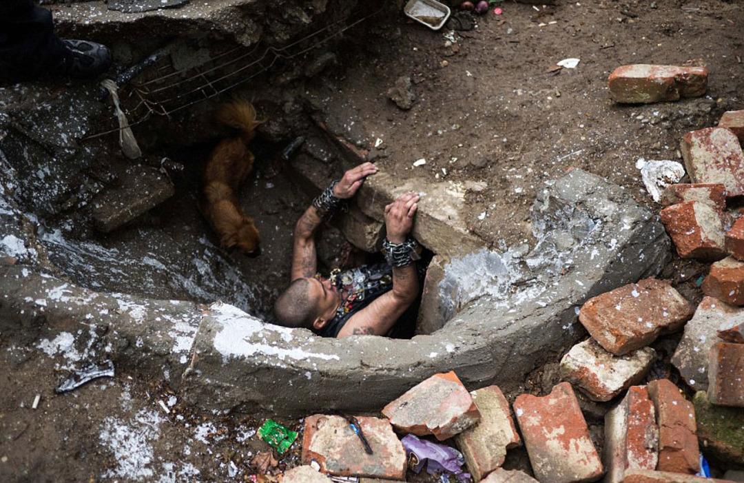 1 milyon kişi yer altında 