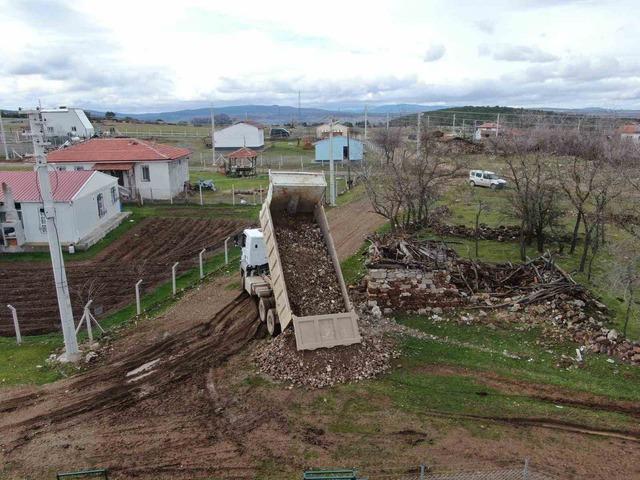 İn&ouml;n&uuml;&rsquo;de mahalle i&ccedil;i yollar yenileniyor 1
