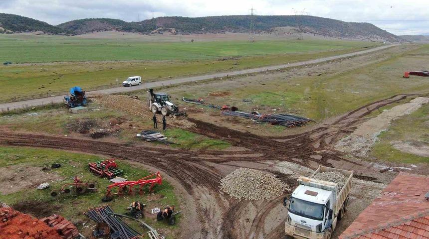 İn&ouml;n&uuml;&rsquo;de mahalle i&ccedil;i yollar yenileniyor