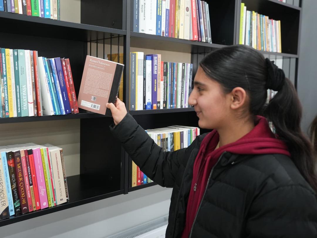 Bakan Ersoy dan Batman a k&uuml;lt&uuml;r hamlesi: Batman 3 yeni k&uuml;t&uuml;phaneye kavuştu! 3